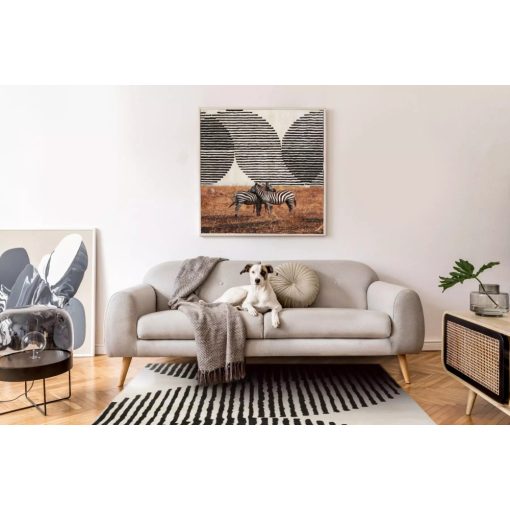 Fekete mintás szőnyeg